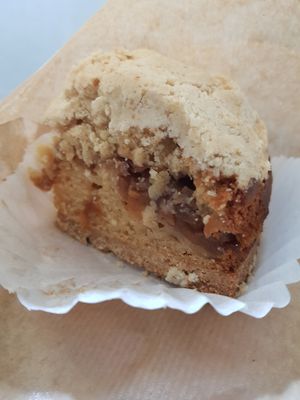 Apple crumble at Bakeshop Pivot in Seoul