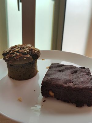 Matcha muffin & brownie at Bakeshop Pivot in Seoul