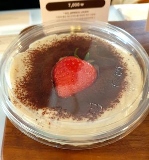tiramisu at Bakeshop Pivot in Seoul