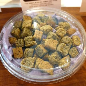 . at Bakeshop Pivot in Seoul