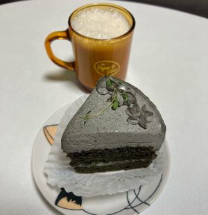   at Bakeshop Pivot in Seoul