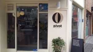 Storefront at Bakeshop Pivot in Seoul
