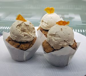Gluten-free lemon cream cheese carrot cupcake (레몬크림치즈당근컵케이크) at Bakeshop Pivot in Seoul