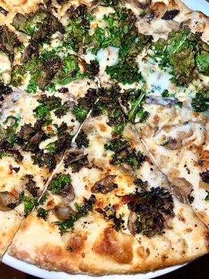  Vegan Kale + Mushroom Pizza  at Earls in Plano