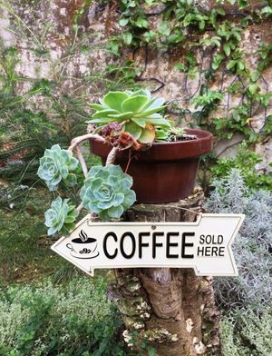 Outside detail at O Pretinho do Japão in Porto