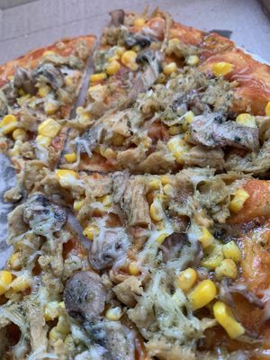 Pizza pollo champiñón  at VEGAN GARDEN in Barranquilla