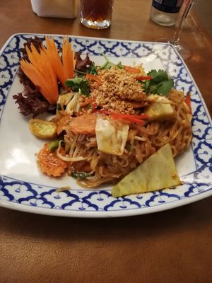 Rice noodles with vegetables at Nakhon Thai in Bruges