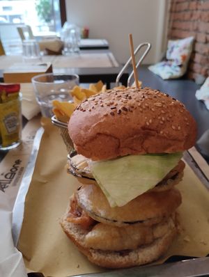 Tempeh burger at WellDone Burger - Caprarie in Bologna