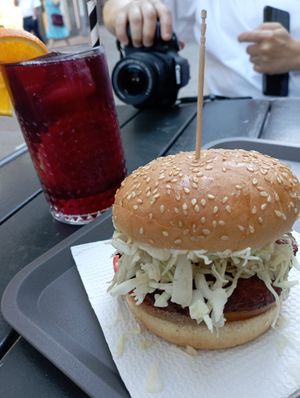 Hamburguesa de remolacha at Mel Vegan Fast Food in Tenerife