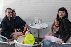 Hulya, Meliha, Carlee and Veronica, four very nice ladies from England fond of Vegan gelatos. at Italian Freddo in Albufeira