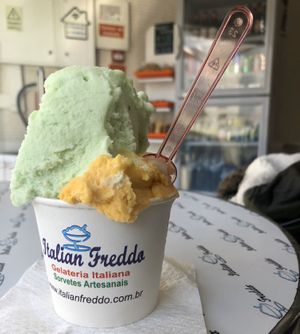 Perfekt 👌 kiwi 🥝 glass 🍦  at Italian Freddo in Albufeira
