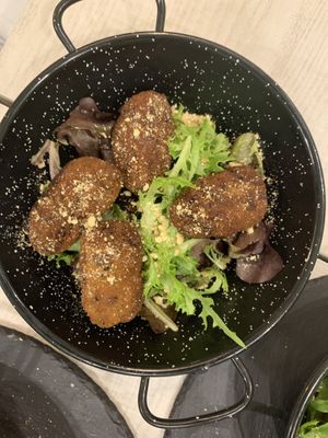 Croquetas de boletus riquísimas  at La JunGla in Valencia