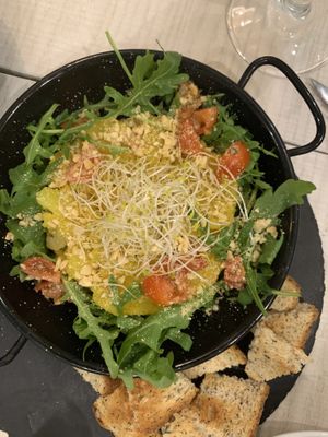 Timbal de patatas al horno con no queso de cabra y cebolla caramelizada  at La JunGla in Valencia