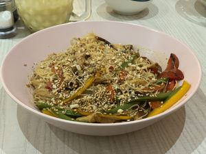 Thai Noodle Bowl at La JunGla in Valencia