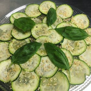 Carpaccio de calabacín 😍 at La JunGla in Valencia