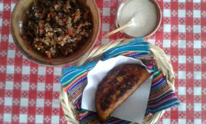 Empanada de masa de plátano maduro rellena con berenjenas agridulces con pasas y aceitunas verdes, acompañadas de alioli  at Pachamama Health in Veracruz