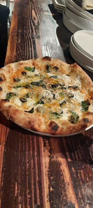 Milano Salami, Oliven Pizza ohne Salami at Grano e Acqua in Hakodate