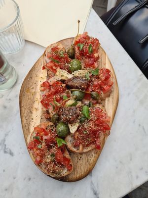 Bruchette al pomodoro at Spritz in Antwerpen