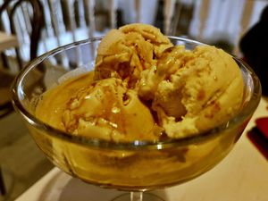 Affogato Al Caffe, Gelato Amaretto at Spritz in Antwerpen