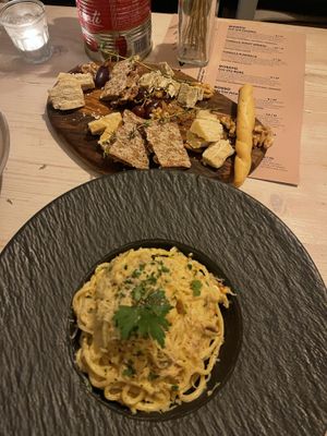 Carbonara en kaasplank  at Spritz in Antwerpen