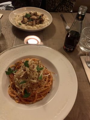 Amatriciana and Cacio e pepe  at Spritz in Antwerpen