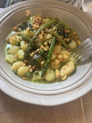 Vegan gnocci met salie boter en asperges   at Spritz in Antwerpen