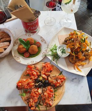 Bruschetta, Calamari, Arancine  at Spritz in Antwerpen