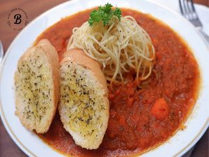 Homemade Bolognese sauce with additonal two baguette to dip in bolognese sauce. at Blue in Penang
