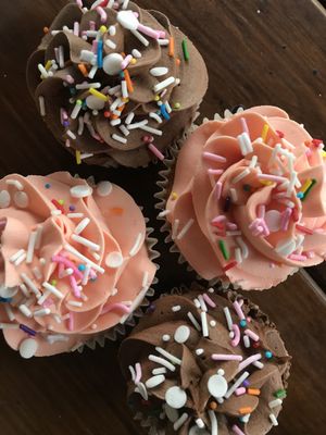 Dripcakery’s gorgeous vegan cupcakes...with a buttercream that is so so good!🧁❤️🧁❤️ at Love Madre in Cheltenham