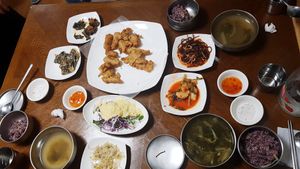 Food for 3 people at Pyeonhan Jipbap - 편한집밥 in Busan