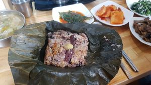 연잎밥 lotus infused rice at Pyeonhan Jipbap - 편한집밥 in Busan