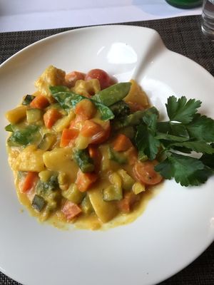 Vegetable curry with potatoes at Kugelofen in Weinheim