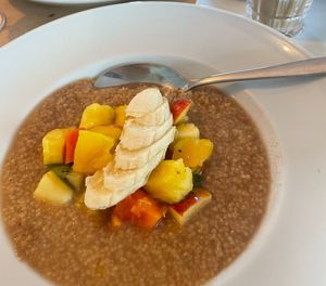 Hirsebrei mit Obst at Judy's Pflug in Karlsruhe