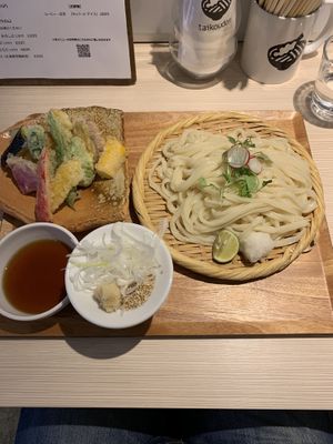 Cold Udon with Tempura(large portion) at Taiko Udon in Hiroshima