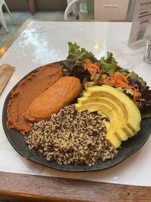 vegan salmon with pumpkin puree quinoa avocado n salad  at Alimentos da Vila in Salvador