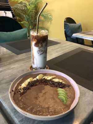 Chocolate smoothie and iced almond milk latte at Nourish in Chiang Mai
