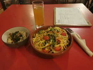 "Shrimp" spaghetti, coleslaw and apple and ginger juice at Szabad Bisztro in Budapest