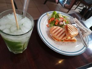 Hungarian style panini with 🥗 and virgin mojito at Szabad Bisztro in Budapest