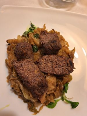 Salsiccia di fagioli rossi con verza at Vecchi Ricordi da Gimbo in Cene