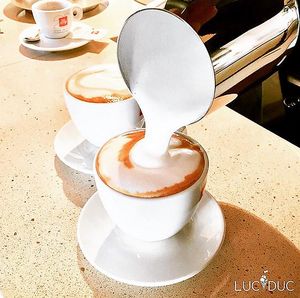 Coffe and italian capuccino (vegan) at LucDuc in Lisbon