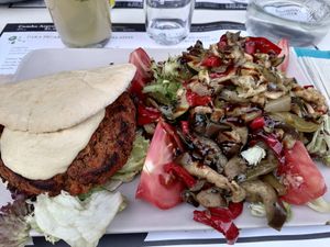 Vegan hamburguer at Buenas y Santas in Madrid