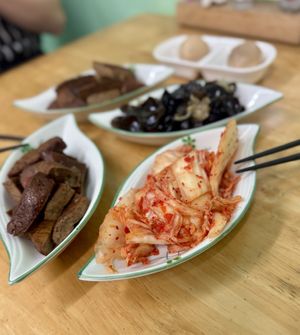 Kimchi and Tofu  at Zhōu TàiTài 粥太太養生蔬食 in Xiaoliuqiu