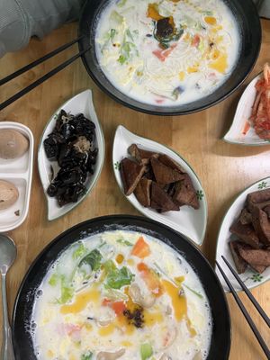 Noodle soups one with mungbean noodles and kne with dough noodles  at Zhōu TàiTài 粥太太養生蔬食 in Xiaoliuqiu