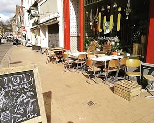 It's a sloth   at Lui Huiskamercafé in Groningen