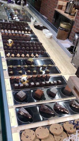 Raw chocolates, cookies & cakes at Grezzo Raw Chocolate in Milan