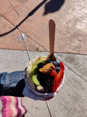 Aloha bowl at Veganautas Smoothie Bar in Loreto