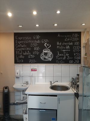 Coffe/tea selection at Plantmilkyway in Budapest