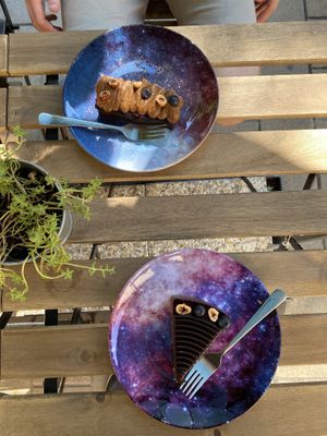 Brownie (top) & nutella cake (bottom) at Plantmilkyway in Budapest