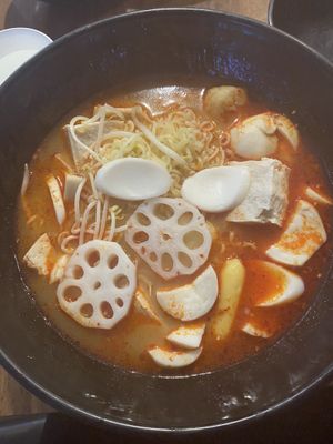 I took this photo before I mixed it lol  at Sonogong Maratang 손오공 마라탕 - Hongdae in Seoul