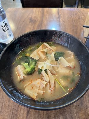 Mala soup with pak choi, broccoli, tofu, lotus and noodles - 6,19€  at Sonogong Maratang 손오공 마라탕 - Hongdae in Seoul